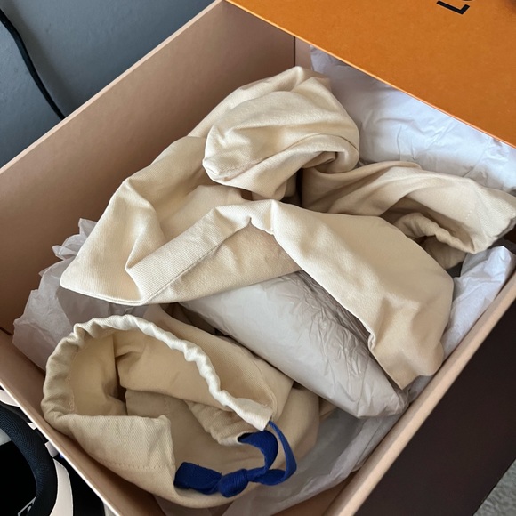 BLACK AND WHITE LOUIS VUITTON RIVOLI SNEAKER - Picture 6 of 7